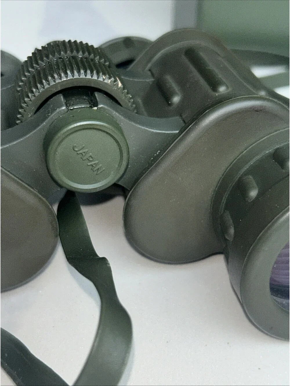 Tasco military-style binoculars 323 RZ 8x40 Army Greeen W carrying case. GOOD!!